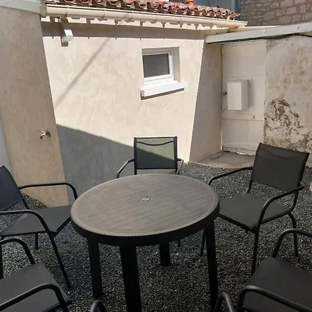 Maison Meublee, 2 Chambres, Cour *